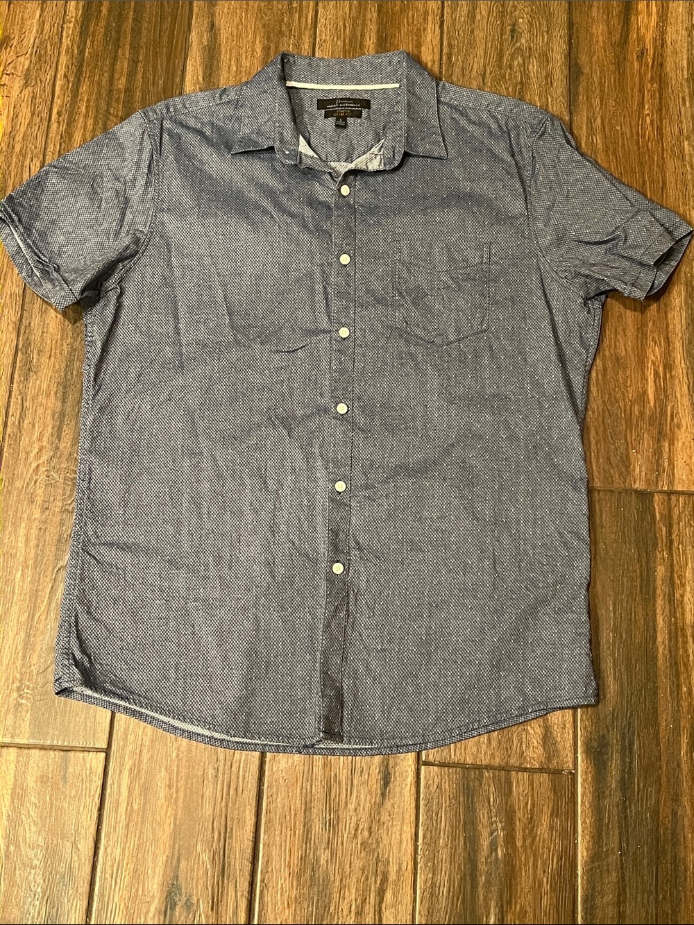LN Marc Anthony brand men’s short sleeve button down shirt with pocket
